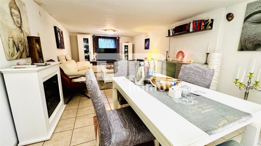 Wohnhausensemble auf großem Grundstück mit Nebengebäuden als langfristige Kapitalanlage - Hinterhaus EG Wohn / Esszimmer